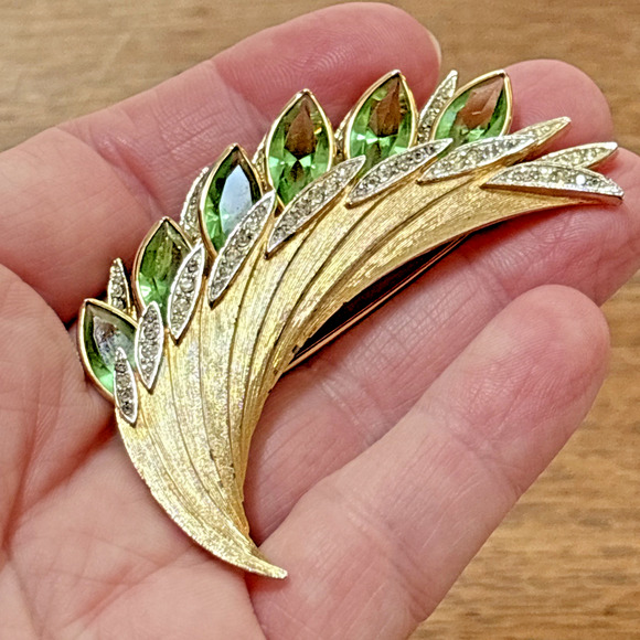 Vintage Vendome Brooch Light Green Crystal Rhinestones Bouquet of Flowers Pin - Picture 1 of 10